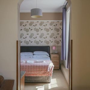Deluxe Double Room Shower